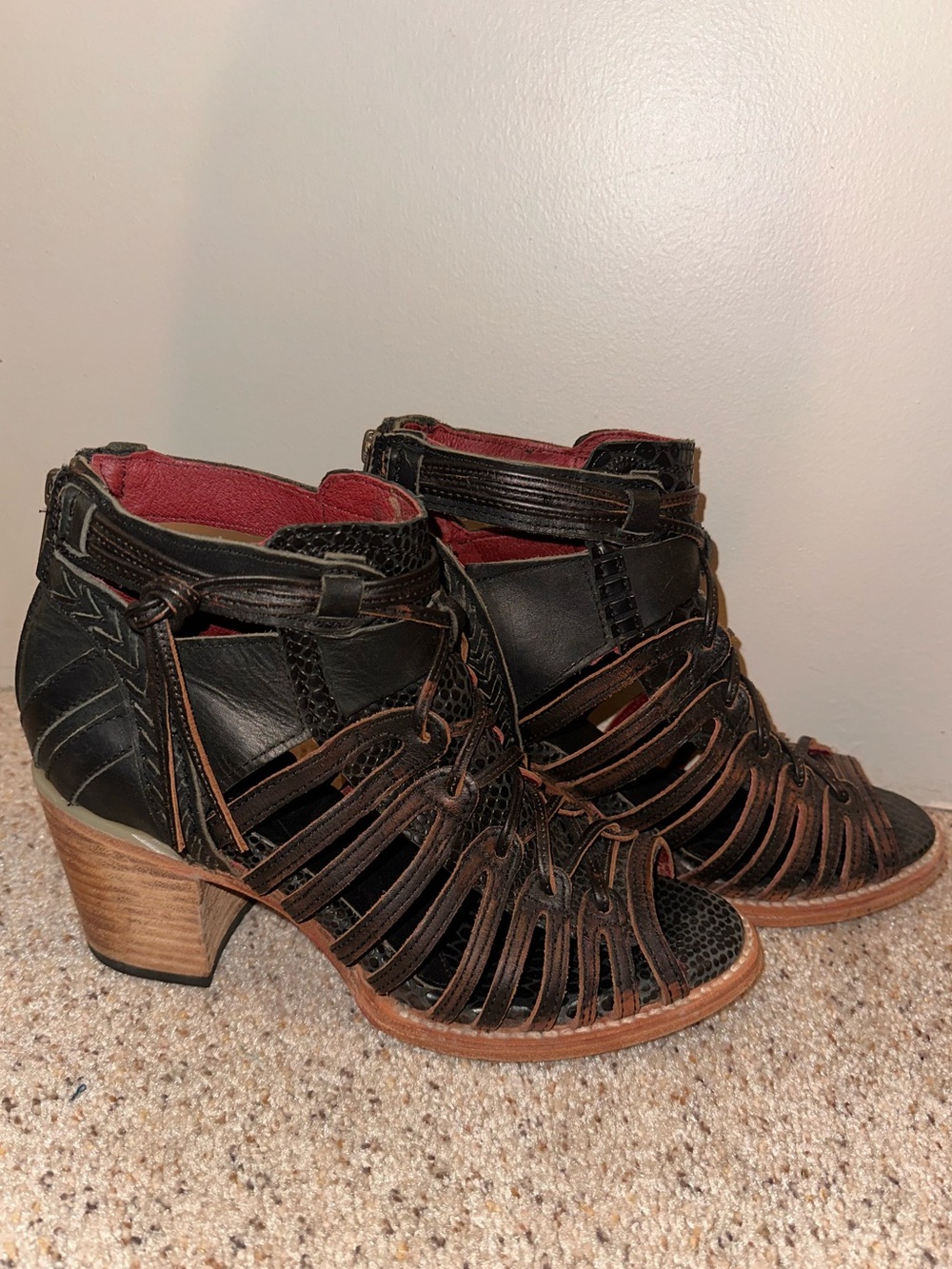 Freebird Wazee leather Women's Black Strappy Cutout Block Heel Sandals size 8